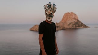 Spooky mask worn by a person on Partybody.