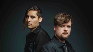 Elegant duo of musicians on Partybody.